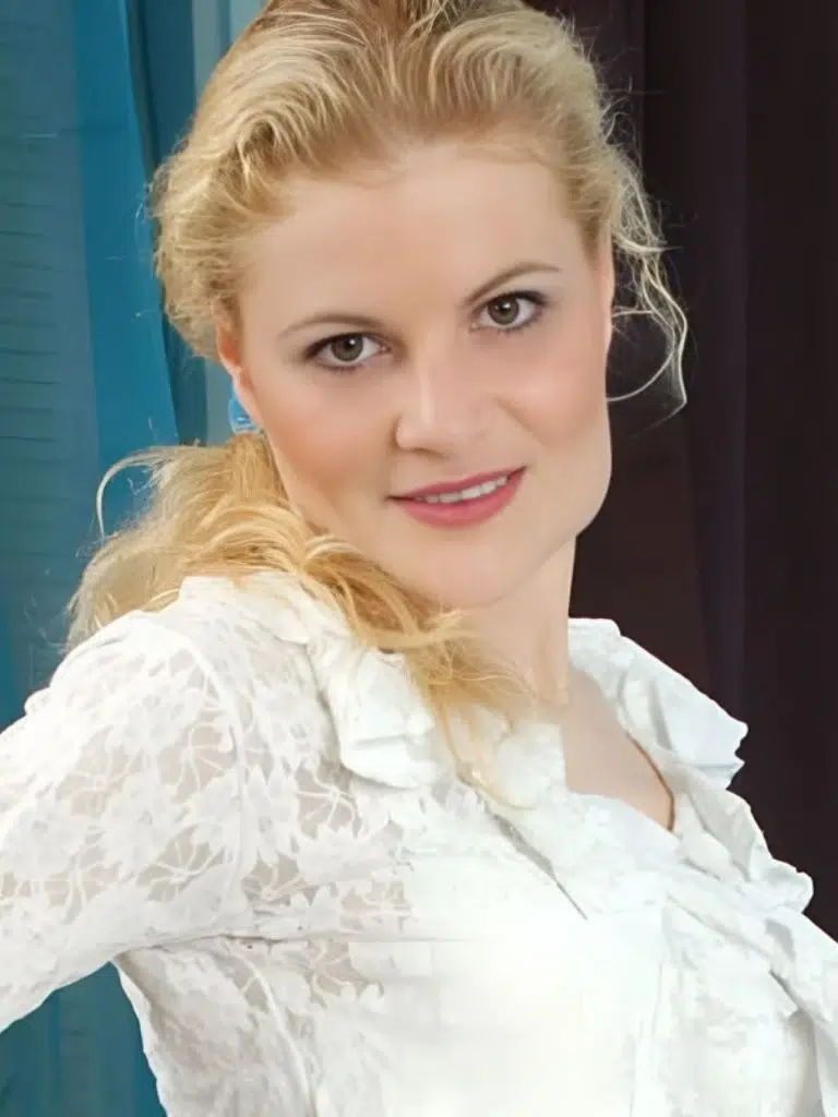 Scarlette Sax Biography: Wiki, Age, Career, Height, Weight, Husband, Net Worth & More